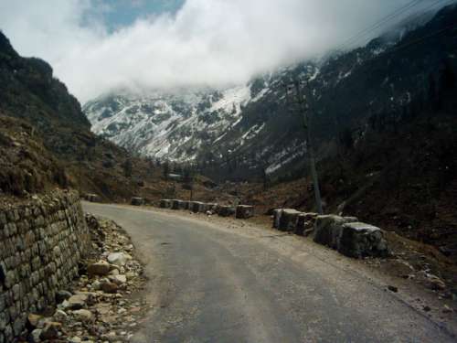 Darjeeling-Photos-hill-road-Darjeeling-2773-1-jpg-destreviewimages-500x375-1324602327